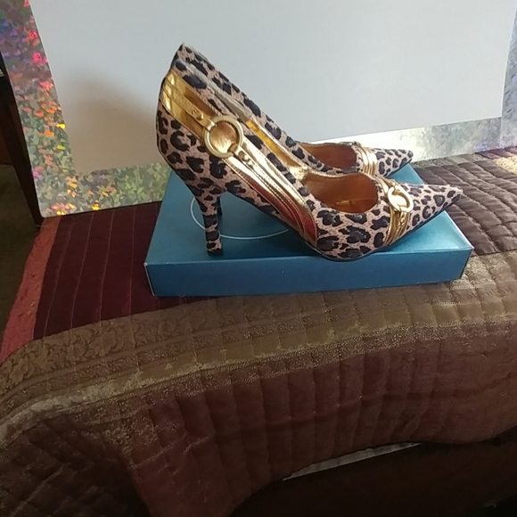 3 1/2 in. Coup D'etat heels. - Picture 4 of 7